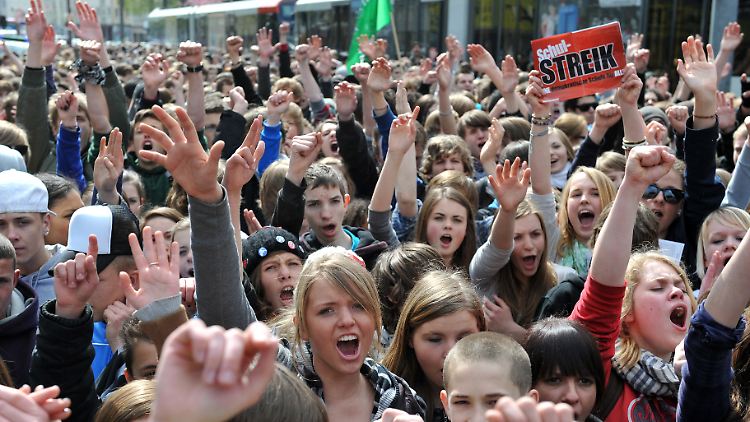 Dass Jugendliche in der Schule besser ausgebildet werden wollen, demonstrieren sie hin und wieder unübersehbar.