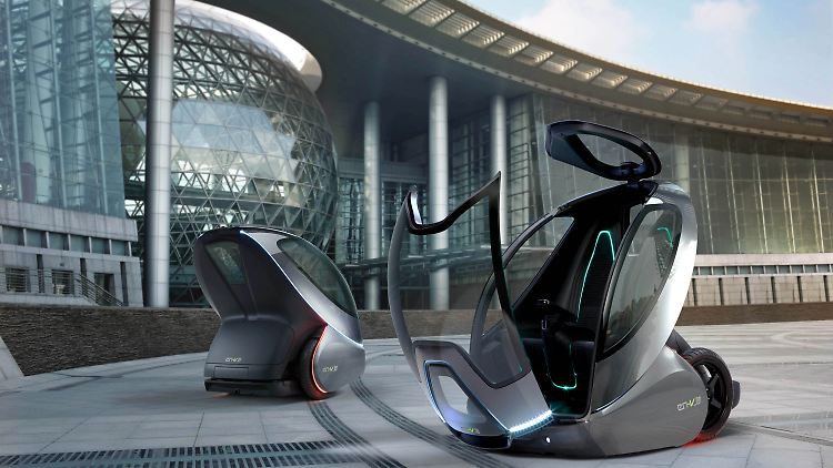 General Motors will das Auto neu erfinden: Ein erstes Ergebnis der Überlegungen ist das auf der Expo gezeigte Elektronic Networked Vehicle EN-V.