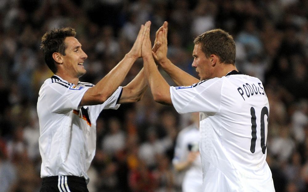 https://www.n-tv.de/img/85/853880/O_1000_680_680_klose-podolski.jpg