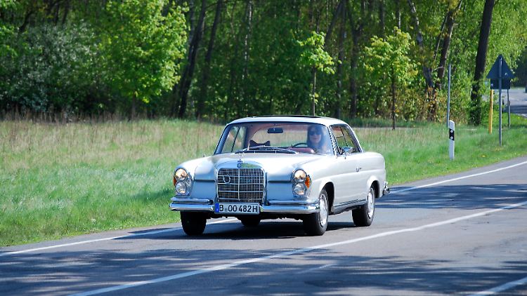 Mit einer Motorleistung von 160 PS war der Mercedes 280 SEC für seine Zeit stark motorisiert.