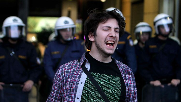 Die Wut auch in Athen ist groß: Protest vor dem griechischen Finanzministerium.