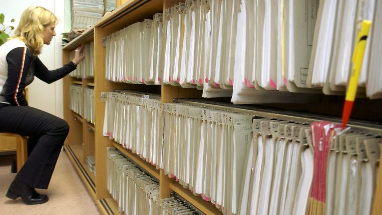 Meterweise Akten: Jobcenter können kaum richtig prüfen, sagt Unternehmer Schwarz.