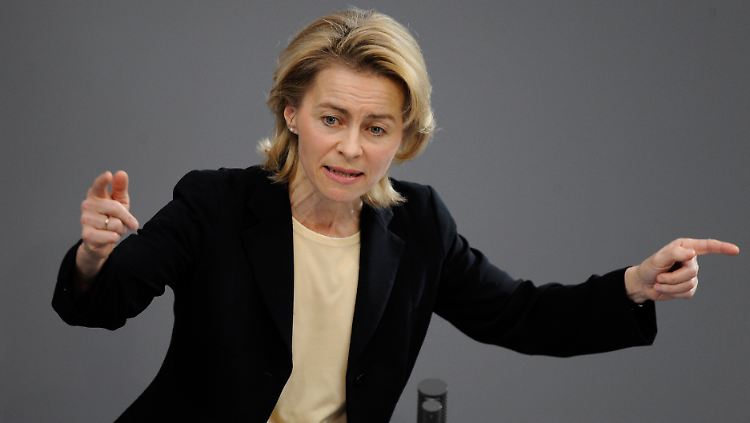 Arbeitsministerin von der Leyen will Langzeitarbeitslose wieder in Beschäftigung bringen.
