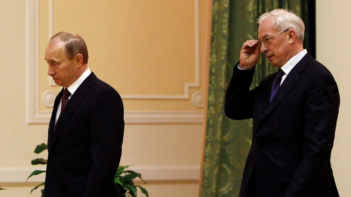 Koch und Kellner: Wladimir Putin und Mikola Asarow.