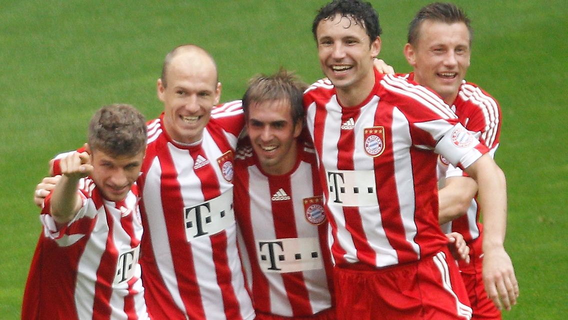 Das feiern sie, die Bayern: Thomas Müller, ganz links, traf in der ersten Halbzeit ´gegen Bochum gleich zweimal.