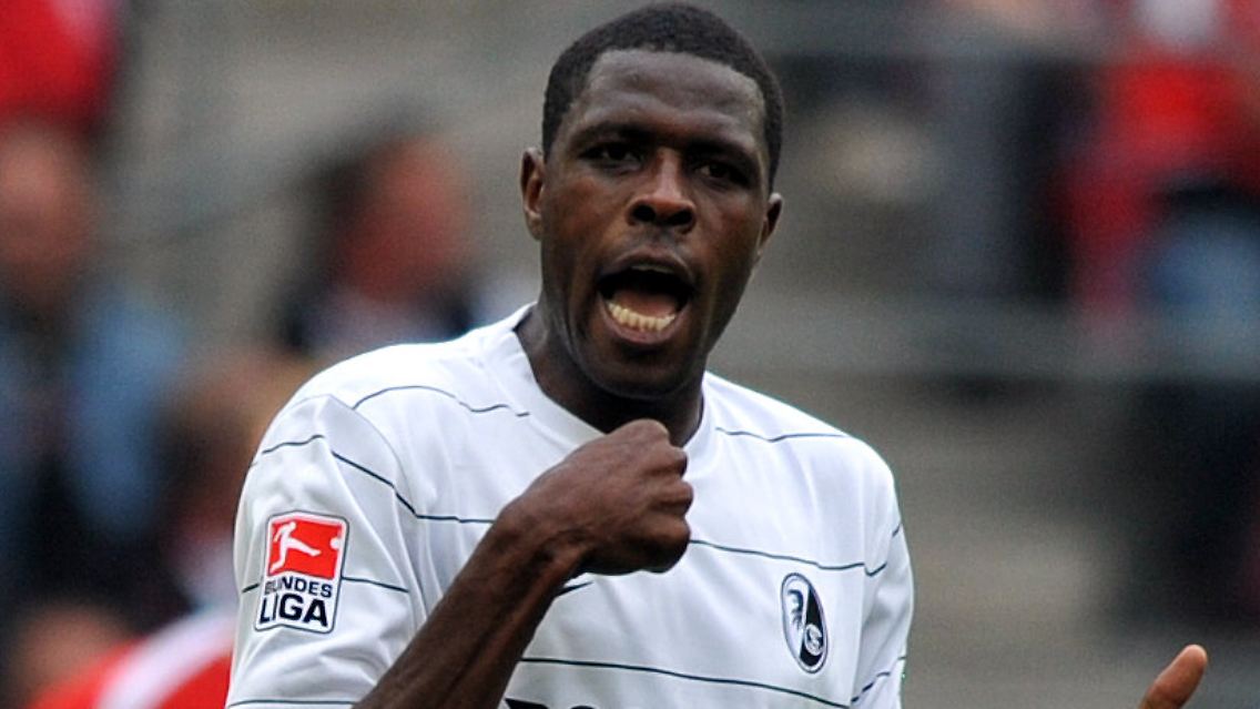 Zwei Tore zum Glück: Freiburgs Mohamadou Idrissou.
