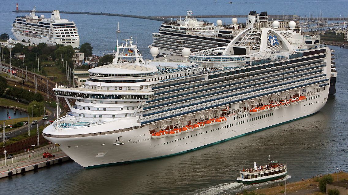 Kreuzfahrtschiffe in Rostock-Warnemünde. (Archivbild von 2009)