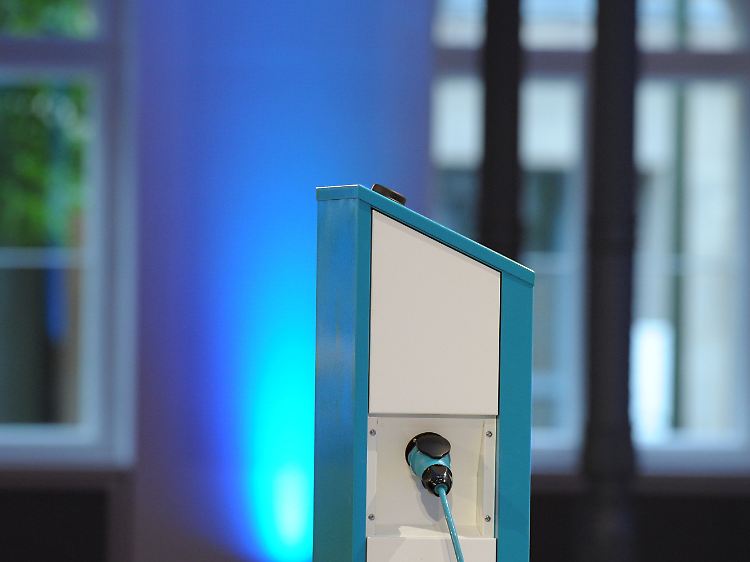 Die Batterietechnik muss noch verbessert werden: Die Akkus gelten als Achillesferse von Elektroautos.