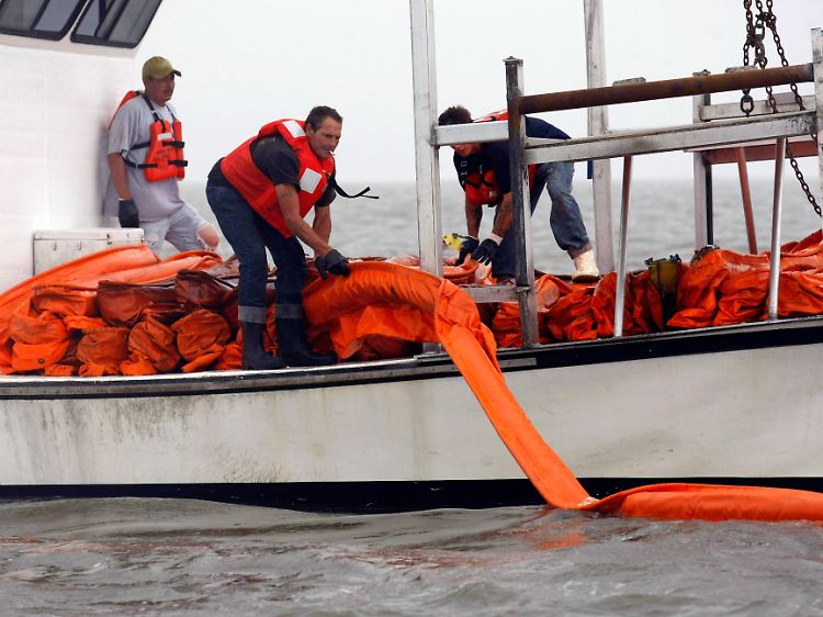 Fischen dürfen die Fischer nicht mehr, also nehmen viele die BP-Offerte an.