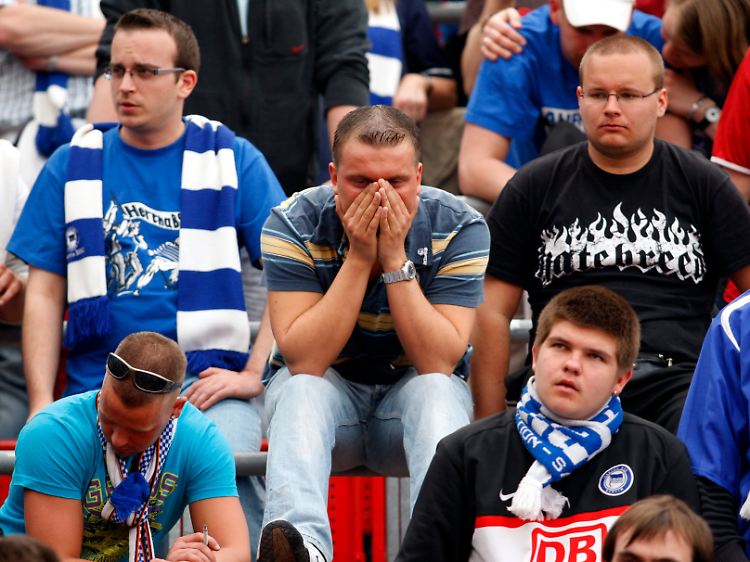 Die Fans sind geschockt, auf den Verein kommen große Einschnitte zu.