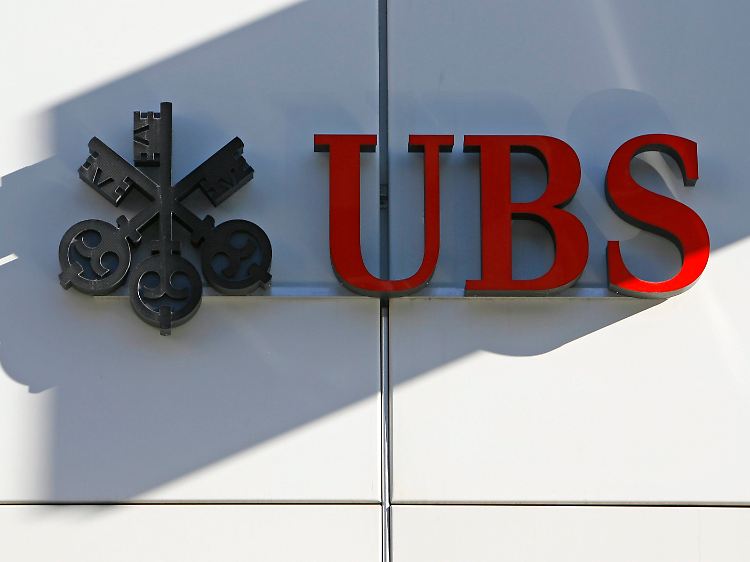 Drei Schlüssel zum Tresor im Wappen: An den Hauptsitzen in Basel und Zürich sehen die UBS-Banker Licht am Ende des Tunnels.