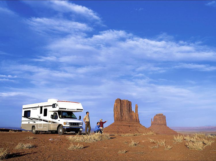 Vorfahren und staunen: Auch das Monument Valley an der Grenze der Bundesstaaten Utah und Arizona gehört zu den beliebten Zielen von Wohnmobilurlaubern in den USA.