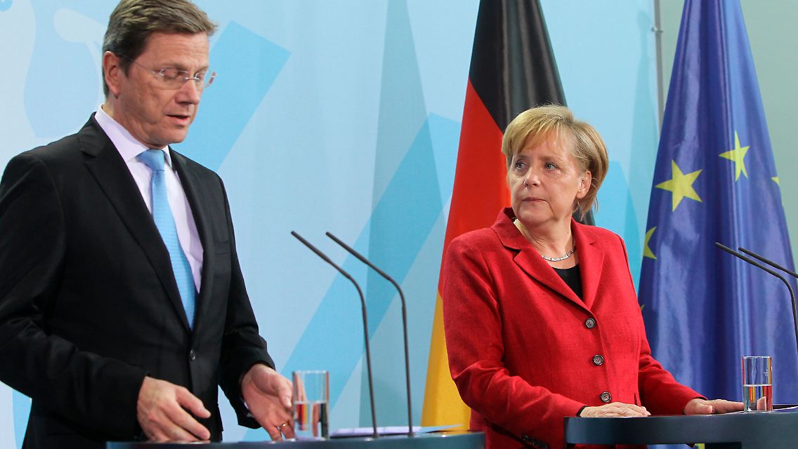 Gemeinsam gegen die Krisen: Westerwelle und Merkel sind offenbar zu weiteren Schritten bereit.