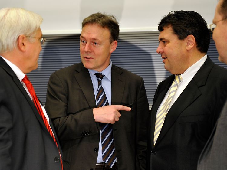 Die SPD will mehr: Fraktionschef Steinmeier, Oppermann und Parteichef Gabriel (von links).