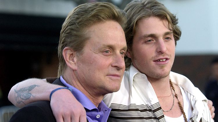 Findet, dass er kein guter Vater war: Michael mit Cameron im Jahr2003.