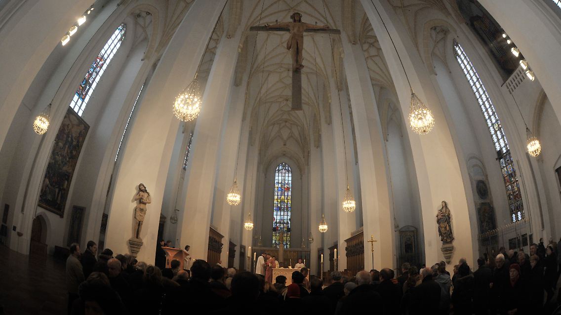 Eucharistie in der Münchner Frauenkirche.