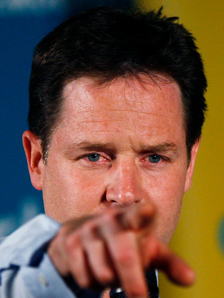 Lib Dem-Chef Clegg gefällt sich in seiner Rolle als Königsmacher.