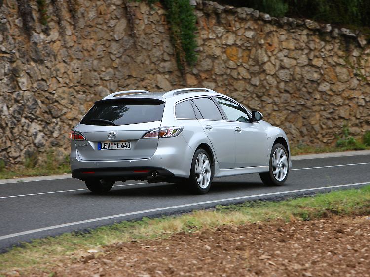 Die Motoren des Mazda 6 wurden ebenfalls großteils überarbeitet. Stärkster Antrieb ist ein 2,2 Liter großer Diesel mit 180 PS.