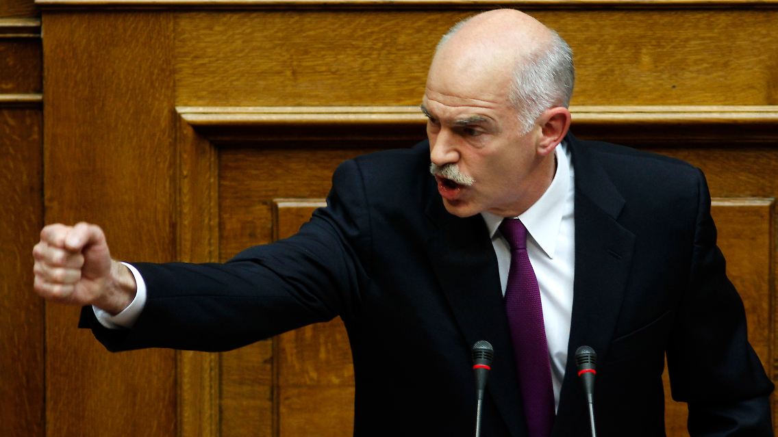 Gewaltausbrüche würden nicht weiterhelfen, sondern das Land nur noch tiefer in die Krise stürzen, warnte Ministerpräsident Papandreou bei der Parlamentsabstimmung.