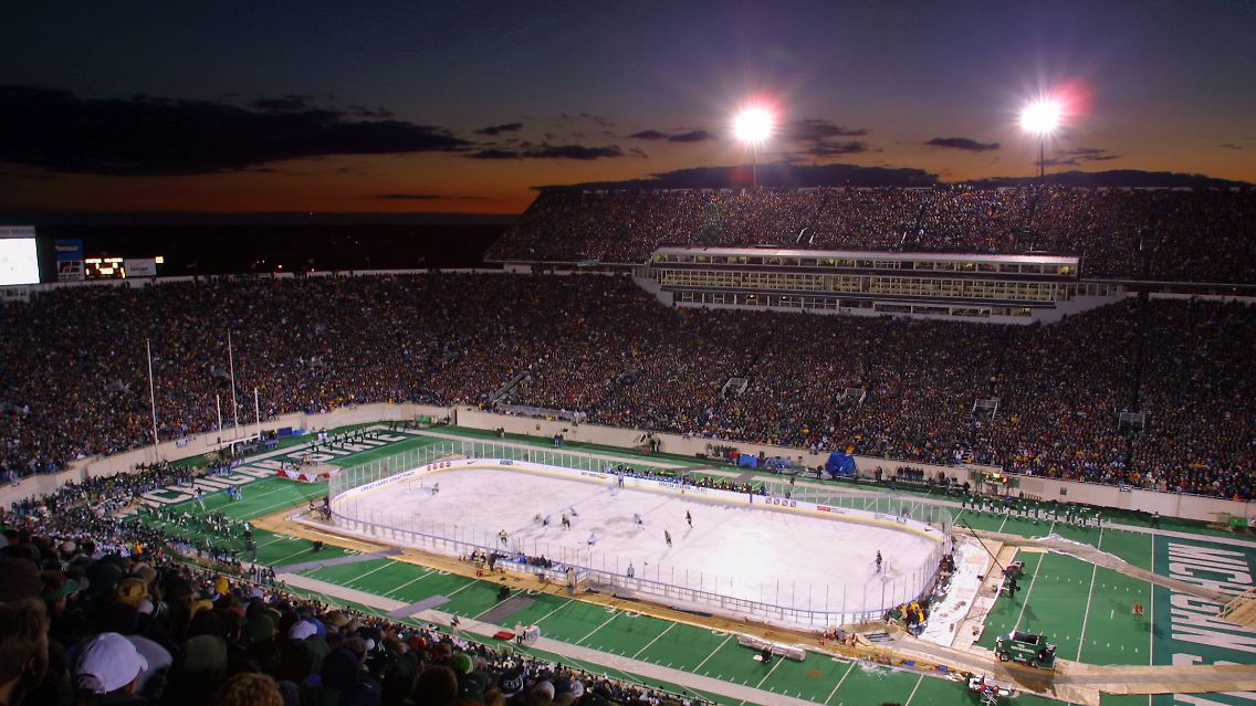 2001 verfolgten über 74.000 Zuschauer das Eishockeyspiel zwischen Michigan und Michigan State. Bislang ist das der Weltrekord.