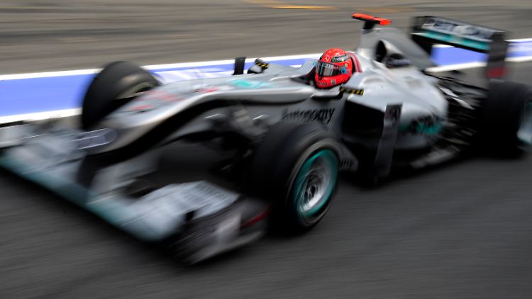 Mit einer neuen Airbox und längerem Radstand sucht Michael Schumacher mit seinem Mercedes Geschwindigkeit.