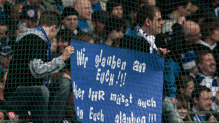 Diesen guten Ratschlag der VfL-Fans sollte Bochum in der zweiten Halbzeit dringend beherzigen, wenn es mit dem Klassenerhalt noch klappen soll.