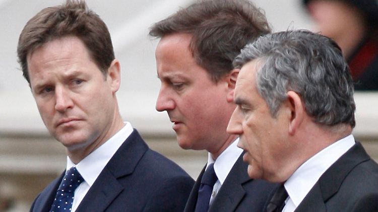 Clegg, Cameron und Brown - wer mit wem gemeinsame Sache wird, entscheidet sich frühestens in der kommenden Woche.