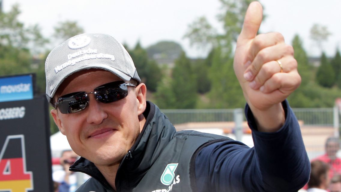 Sie sind zurück: Michael Schumacher und sein Daumen.