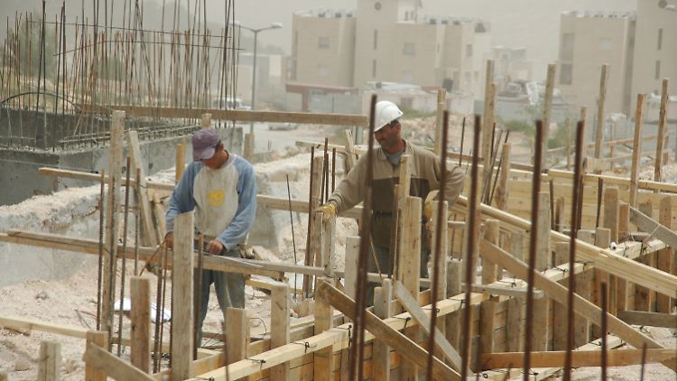 Im Widerspruch zu den offiziellen Behauptungen und amerikanischen "Garantien" gegenüber den Palästinensern: Die Israelis bauen in Ostjerusalem.