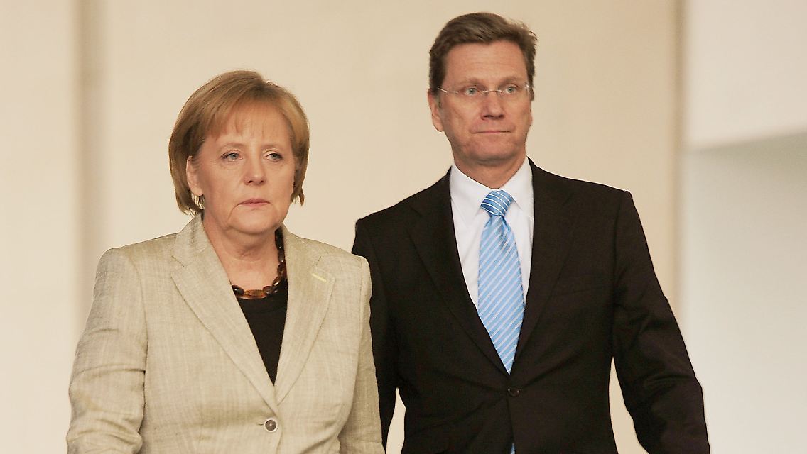 Der Euro muss gerettet werden: Die Kanzlerin tritt gemeinsam mit ihrem Vize auf.