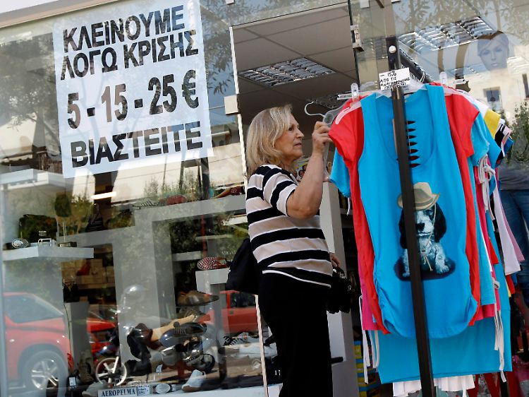 Jetzt aber schnell: Wegen der Krise muss dieses Modegeschäft in Athen dichtmachen.