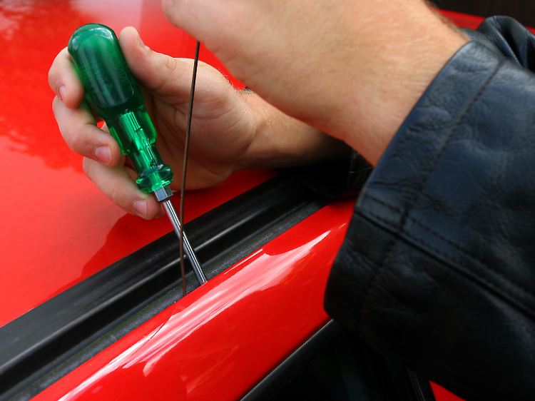 Die Zeiten, in denen Autos einfach mit Hilfe eines Schraubenziehers geöffnet wurden, sind vorbei.