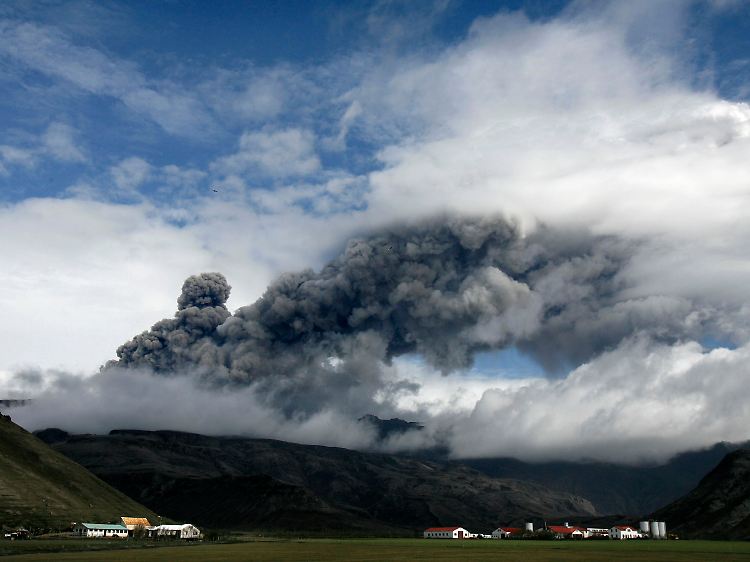 Der Eyjafjallajökull ist noch immer nicht zur Ruhe gekommen.