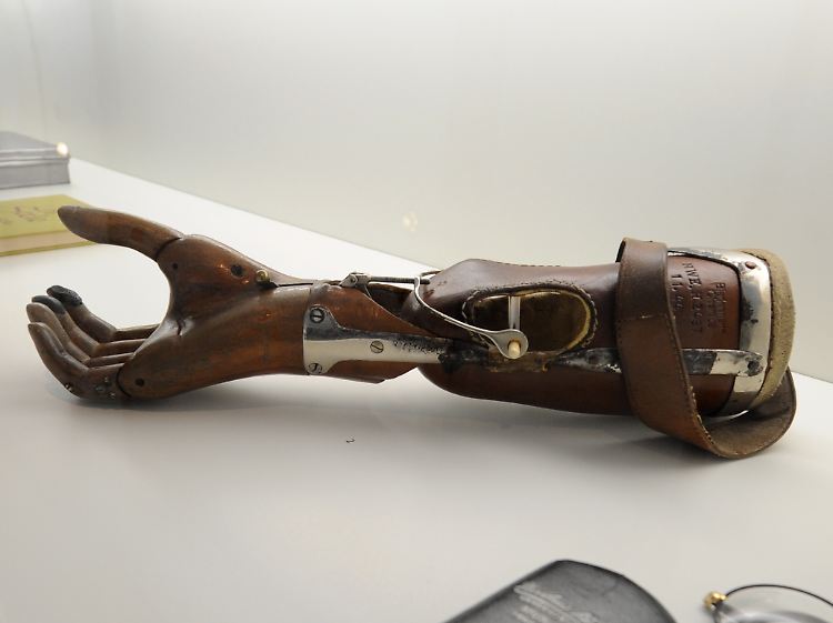 "300 Jahre Medizin in Berlin" - so heißt die Ausstellung im Medizinhistorischen Museum der Charité, die noch bis zum 27. Februar 2011 besucht werden kann. Zu sehen ist dort unter anderem diese Armprothese von 1940.