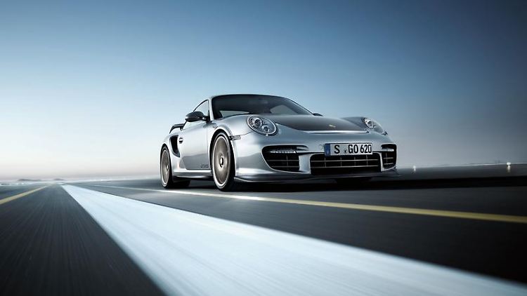 Auf der Straße ist derzeit kein serienmäßiger Porsche flotter unterwegs: Der neue 911 GT2 RS.