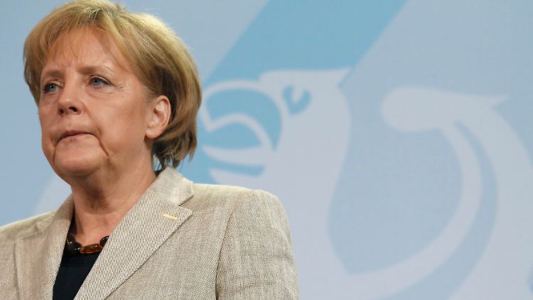 Das Prinzip Aussitzen könnte Angela Merkel auf die Füße fallen.