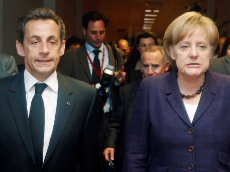 So hat man sich das alles in Paris und Berlin nicht vorgestellt: Unter dem Druck der Ereignisse bleibt wohl kaum ein anderer Ausweg, als die nationale Budgethoheit zu beschneiden. Im Bild: Präsident Sarkozy mit Bundeskanzlerin Merkel beim Krisentreffen vom vergangenen Wochenende.