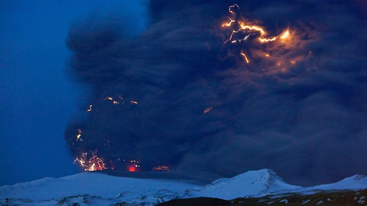 Der uns inzwischen wohlbekannte isländische Eyjafjallajökull brach zuletzt vor 190 Jahren aus. In der erdgeschichtlichen Entwicklung ist das eine ganz kurze Zeitspanne.