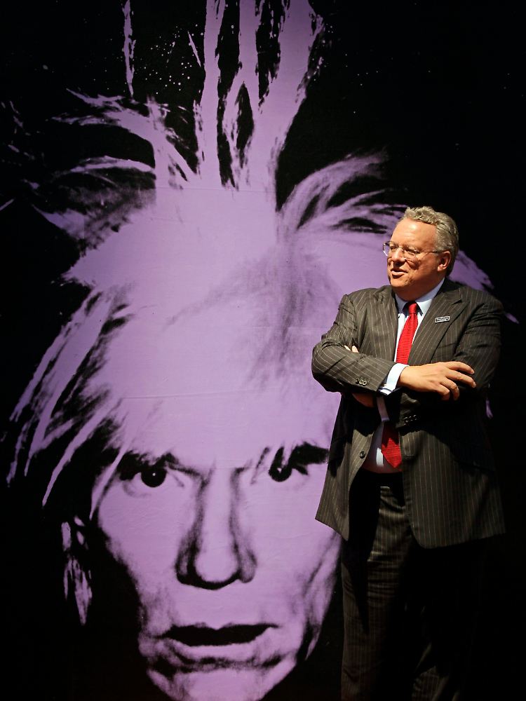 Ein haarsträubender Warhol brachte dem Auktionshaus viel Geld.