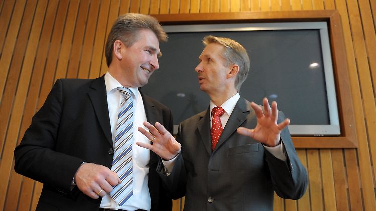 Der Landesvorsitzende der FDP in Nordrhein-Westfalen, Andreas Pinkwart (links), und der Fraktionsvorsitzende Gerhard Papke.