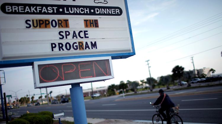 Rund um den Raumfahrtbahnhof Cape Canaveral finden sich, wie hier in Titusville, Solidaritätsbekundungen mit der NASA.