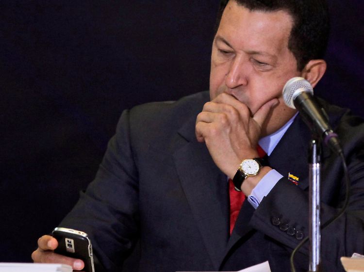 Fast könnte die Idee aufkommen, Chávez drückt sich vor dem Treffen.