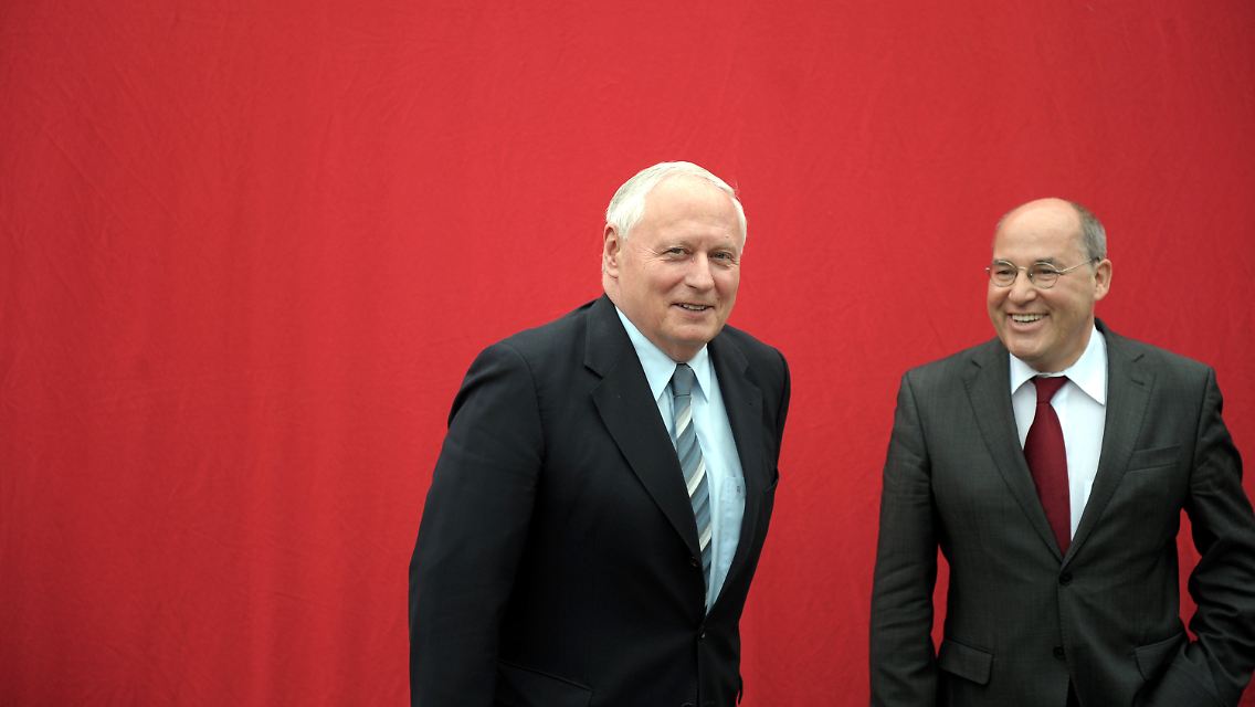 Lafontaine hinterlässt eine große Lücke, die Gysi in der Fraktion mit einer westdeutschen Frau füllen will.