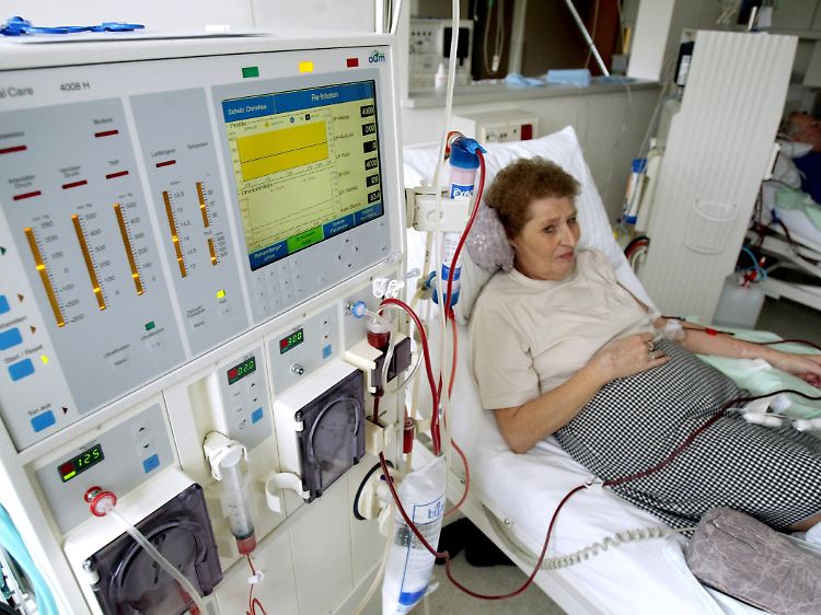 Menschen mit Nierenversagen sind auf die Blutreinigung mit Hilfe der Dialyse angewiesen.