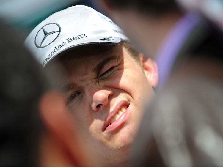 Ausbremser: Erst wurde Nico Rosberg Opfer schlechter Teamkommunikation, dann wurde Michael Schumacher Rosbergs Opfer.
