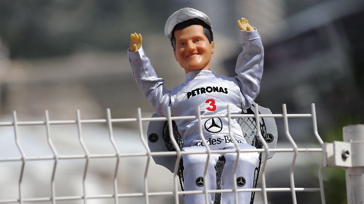 Michael Schumacher und Mercedes machen in Monaco bislang nur als Puppe eine gute Figur.