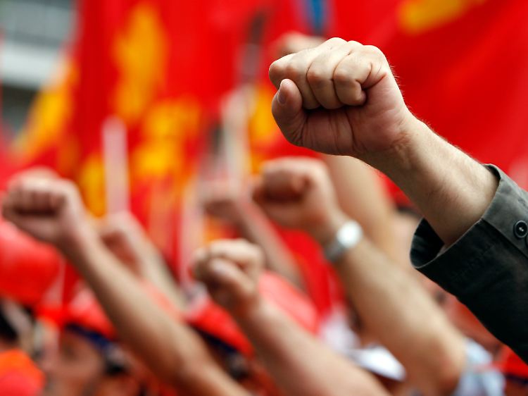 Proteste gegen den Sparkurs der Regierung in Griechenland: Wenn ein Staat zusammenbricht, drohen Verhältnisse wie in den 1930er Jahren.