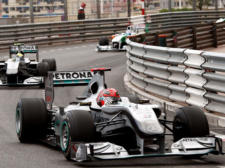 Schon 2006 hatte sich Schumacher in Monaco ein umstrittenes Park-Manöver geleistet, um Alonso auszutricksen.