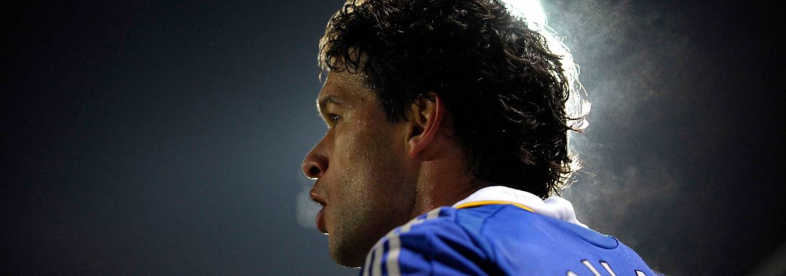 Nicht mehr reif für die Insel? Michael Ballack wird, so heißt es, demnächst nicht mehr für den FC Chelsea spielen.