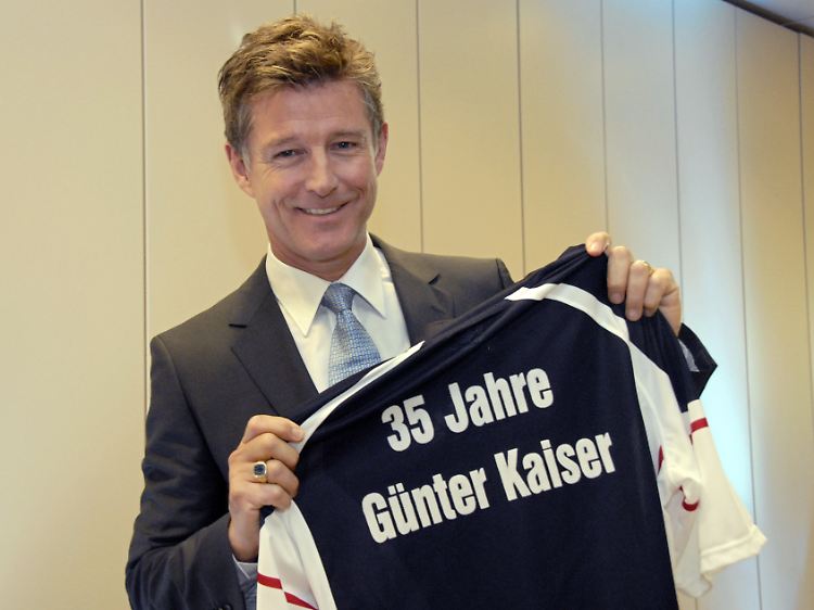 Versicherungslächeln aus besseren Tagen: "Herr Kaiser" Nick Wilder beim 35-jährigen Jubiläum des Vorzeige-Vertreters.